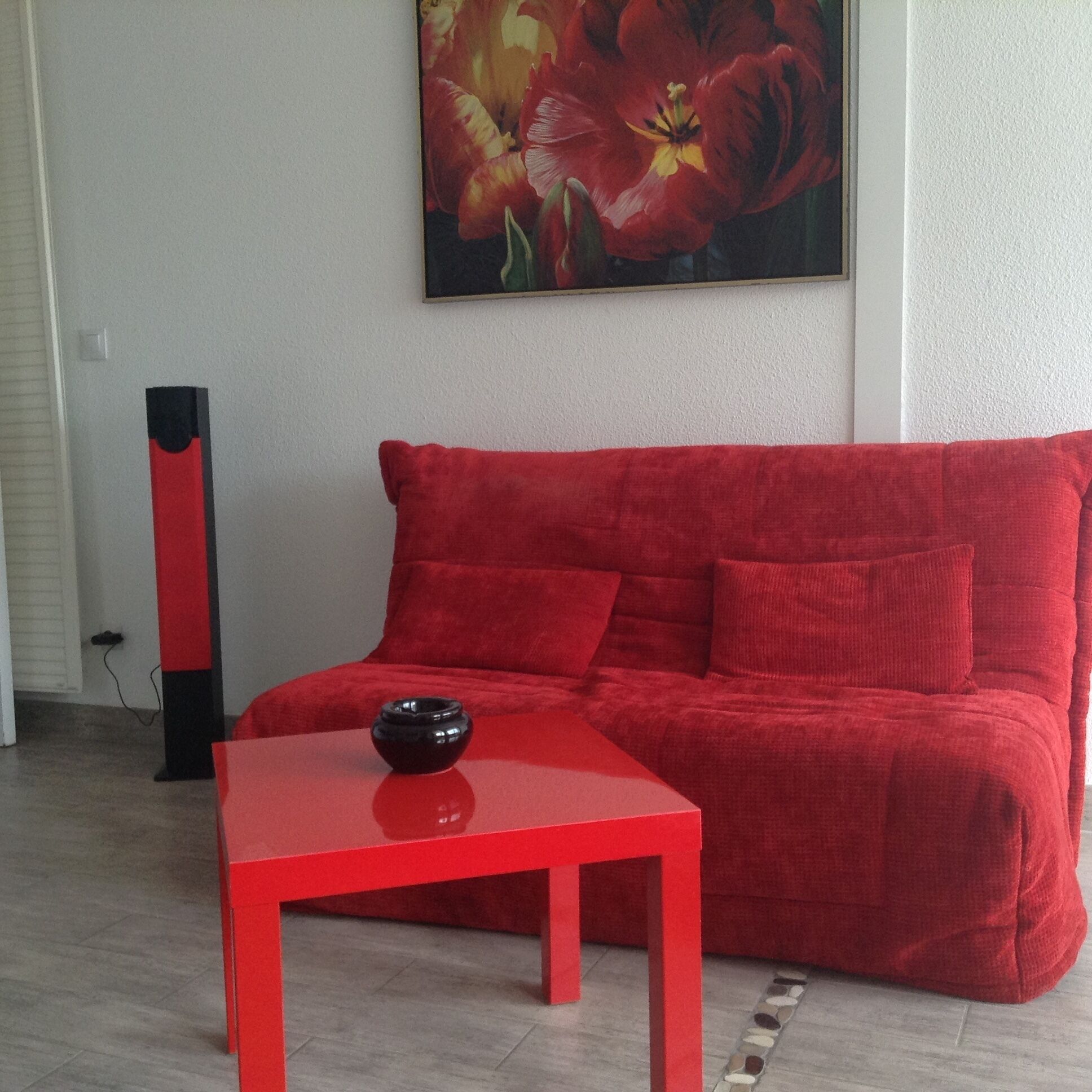 Sea view apartment, direct access to the beach, sea 50m away.