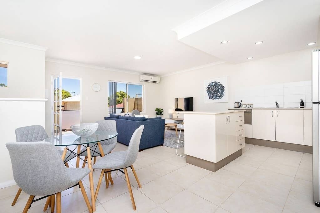 This apartment is a 2 bedroom(s), 1 bathrooms, located in Midland, WA.