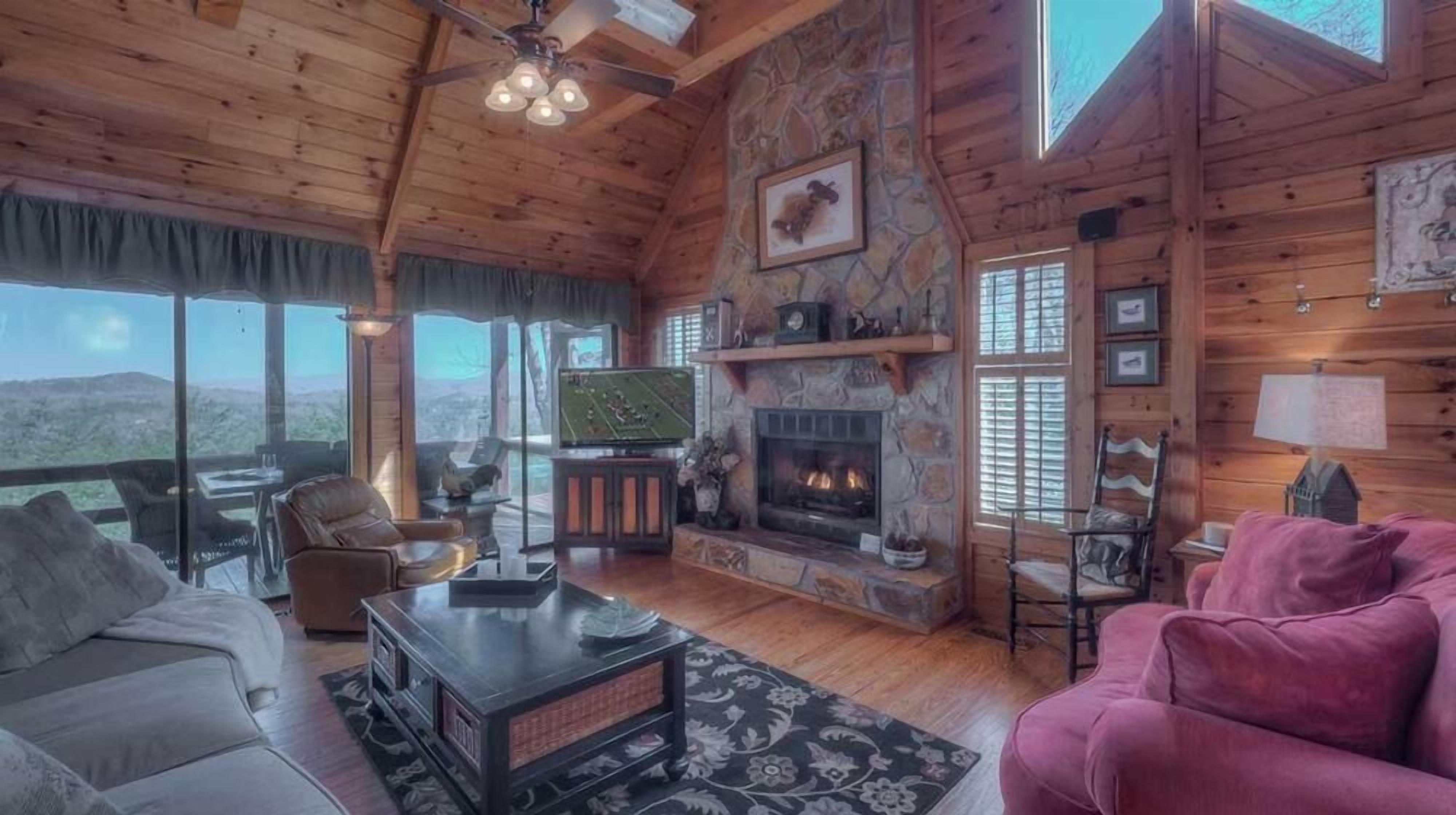 Cabin Fever- Pet Friendly | Secluded Home | Screened Porch