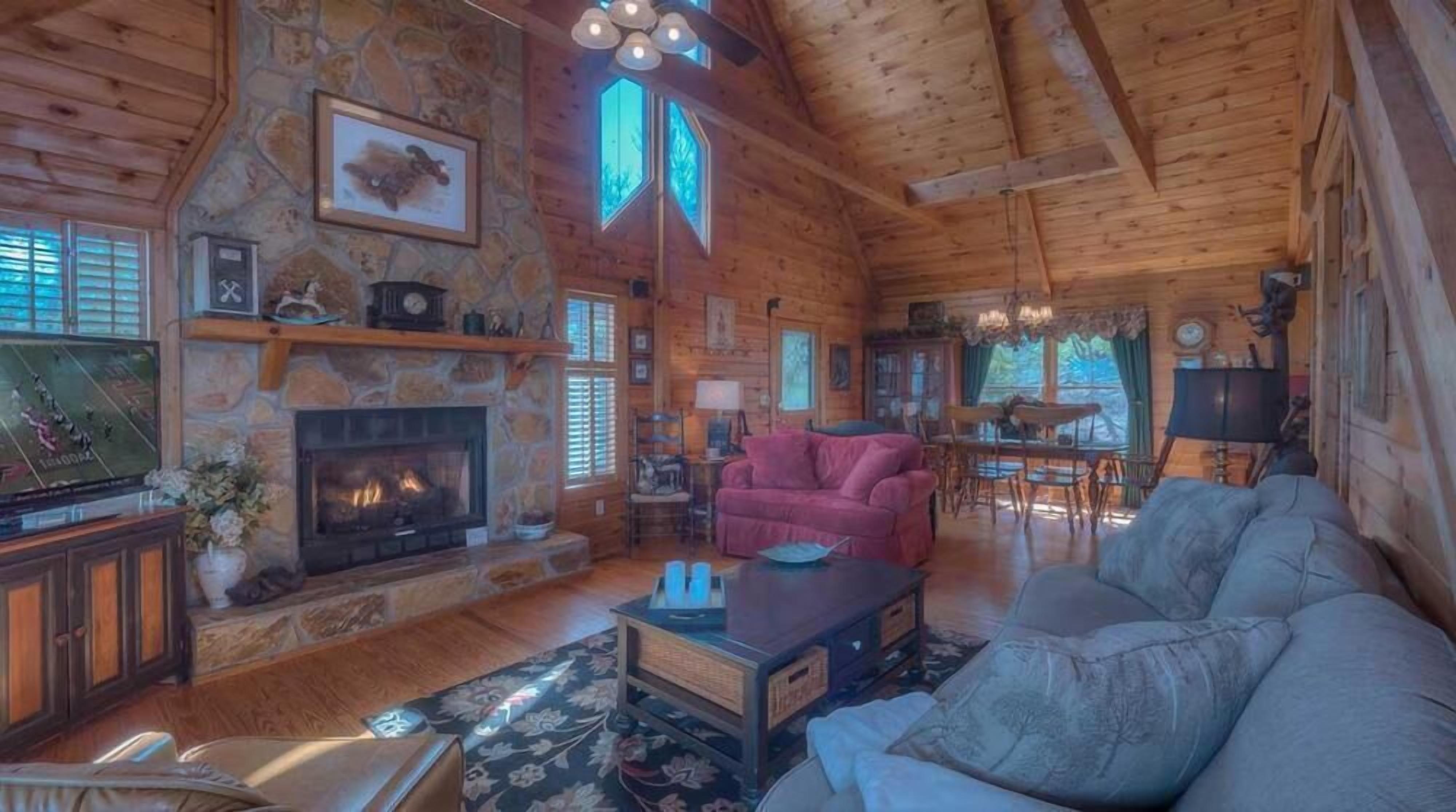 Cabin Fever- Pet Friendly | Secluded Home | Screened Porch