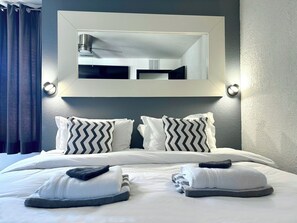 11 bedrooms, in-room safe, iron/ironing board, WiFi - 14 room DisneyEstate by AmericanVacationLiving (Davenport)