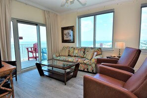 Condo, 2 Bedrooms | Living room