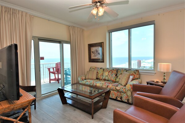 Condo, 2 Bedrooms | Living room