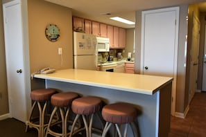 Private kitchen - Driftwood Towers 6E by Bender Vacation Rentals (Gulf Shores)