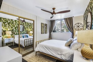 3 Schlafzimmer, Schreibtisch, Bügeleisen/Bügelbrett, Reisekinderbett