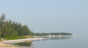 Beach nearby, sun-loungers, beach towels