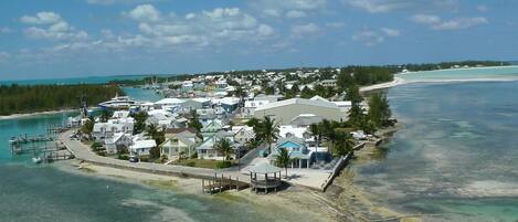 Chaises longues, serviettes de plage