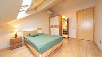 4 habitaciones, tabla de planchar con plancha, wifi y ropa de cama