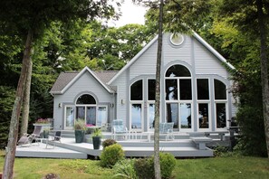 Terrace/patio - Wavesong Cottage: Perched on Lake Michigan between Ludington and Manistee (Manistee)