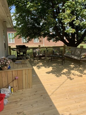 Outdoor dining - Pappys place at Smoke Hole (Upper Tract)