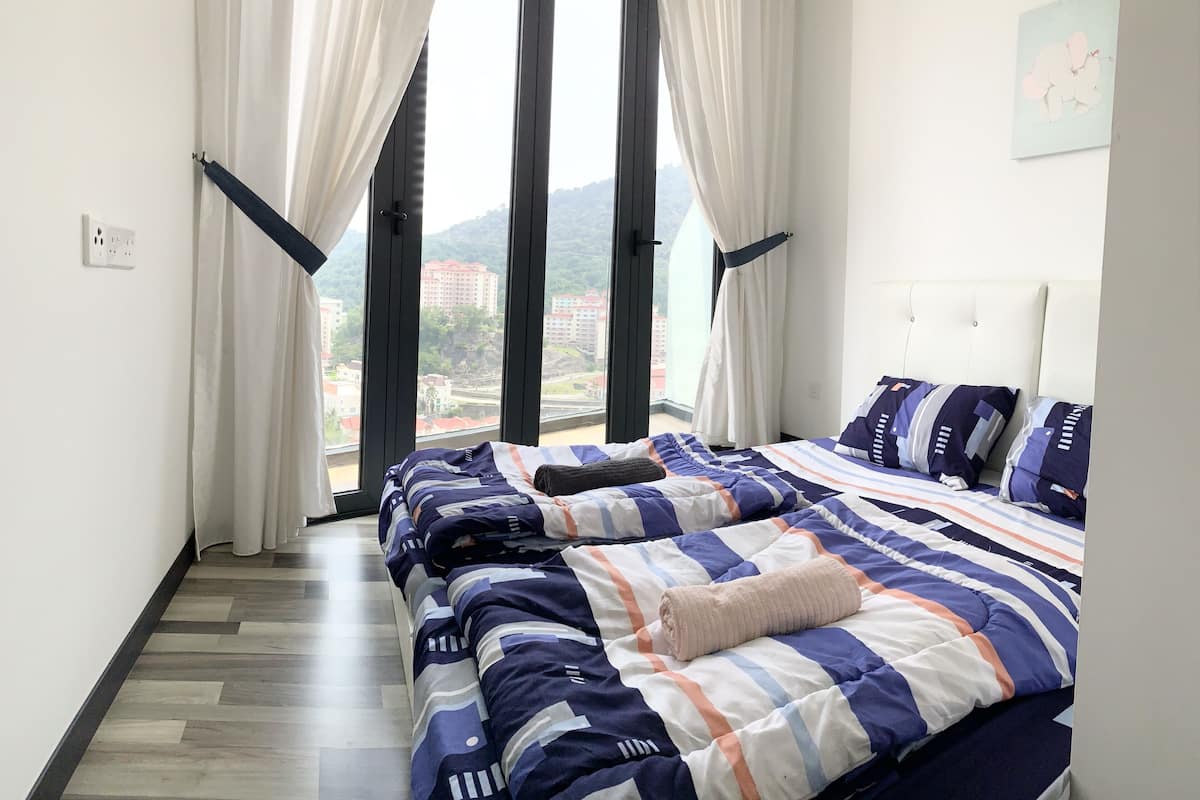 2 bedrooms, individually decorated, individually furnished