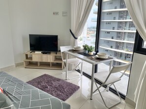 43-tums platt-tv med satellitkanaler och tv