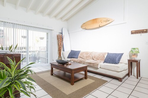 Hip, Friendly, Popular 1BD 1BA - 5 Mins to SNA Preview listing View calendar