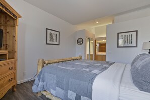 3 habitaciones, tabla de planchar con plancha, wifi y ropa de cama 