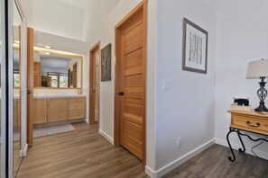 Interior - Sunny Comfort in Snowcreek V Resort (Mammoth Lakes)