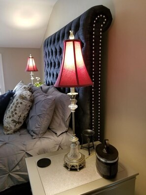 3 bedrooms, iron/ironing board, free WiFi, bed sheets - Boutique suite in Historic Downtown Columbus, Indiana (Columbus)