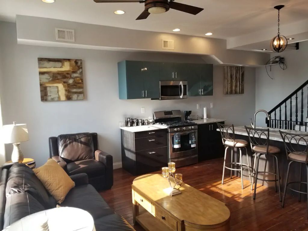 Modern Townhome blocks away from Camden Yards