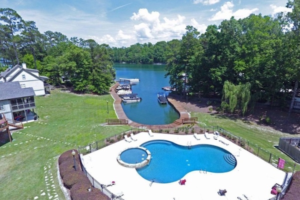 Steps away from the lake and community pool -that you'll likely have to yourself