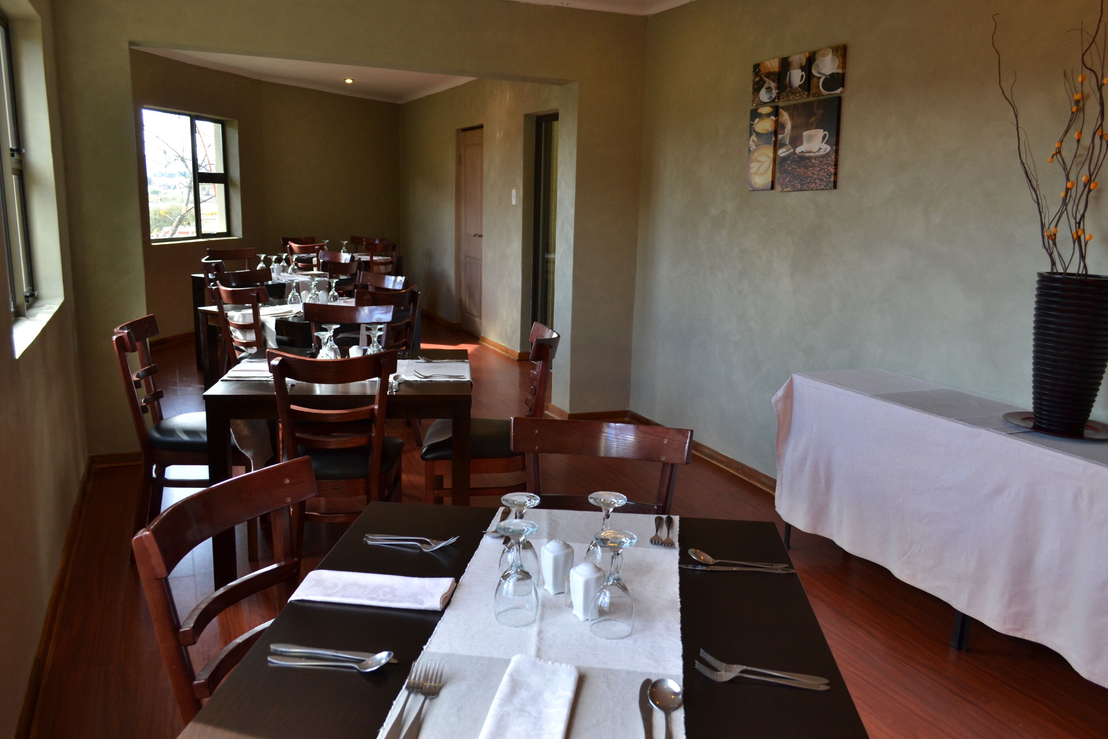 Café da manhã completo diário (LSL 120 por pessoa) 