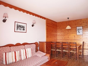 Interior - Spacious Duplex for 8 with Double Balcony and Ski Storage at Les Orres 1800 (Les Orres)