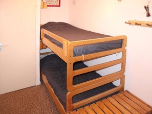 Room - Large studio in the heart of the resort, 4 people, ski-in/ski-out (Les Orres)