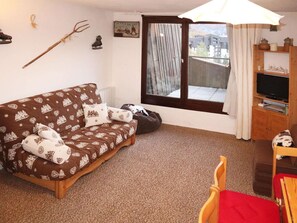 TV - Large studio in the heart of the resort, 4 people, ski-in/ski-out (Les Orres)