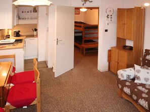 Interior - Large studio in the heart of the resort, 4 people, ski-in/ski-out (Les Orres)