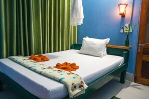 ตู้นิรภัยในห้องพัก, เตารีด/โต๊ะรีดผ้า, Wi-Fi ฟรี