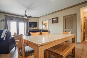 Dining - Sweet Serenity - Unit 2602 - FREE Attraction Ticket with EACH night Stay Including Dollywood (Pigeon Forge)