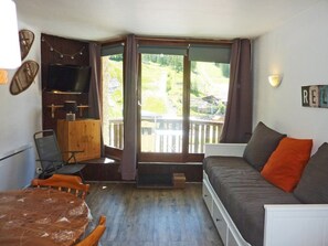 TV - Renovated studio, ski-in/ski-out, south-facing balcony (Les Orres)