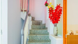 A staircase with granite steps leading to a landing. - Saigon House 18Bis (Ho Chi Minh City)