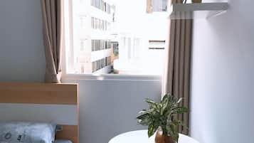 Minibar, desk, laptop workspace, free WiFi