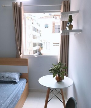 ミニバー、デスク、ノートパソコン用作業スペース、WiFi (無料)