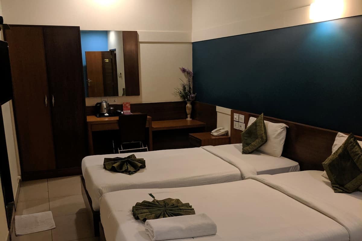 Premium Double Room | Desk, laptop workspace, WiFi (free), bed sheets
