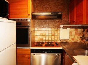 Microwave, dishwasher