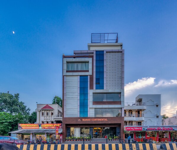 A modern building with a sign for 'Manas Continental'. - Manas Continental (Gorakhpur)