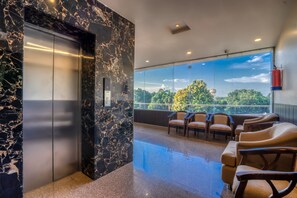 ロビー応接スペース