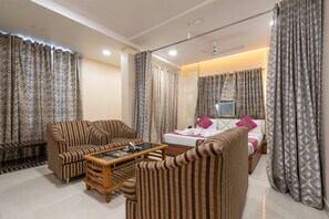 Business Suite | In-room safe, desk, rollaway beds, free WiFi - Manas Continental (Gorakhpur)