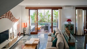 Superior Villa, 3 Bedrooms | Living room | Flat-screen TV - Villa Ombak C15 (Cemagi)
