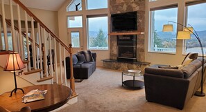 Smart TV, fireplace