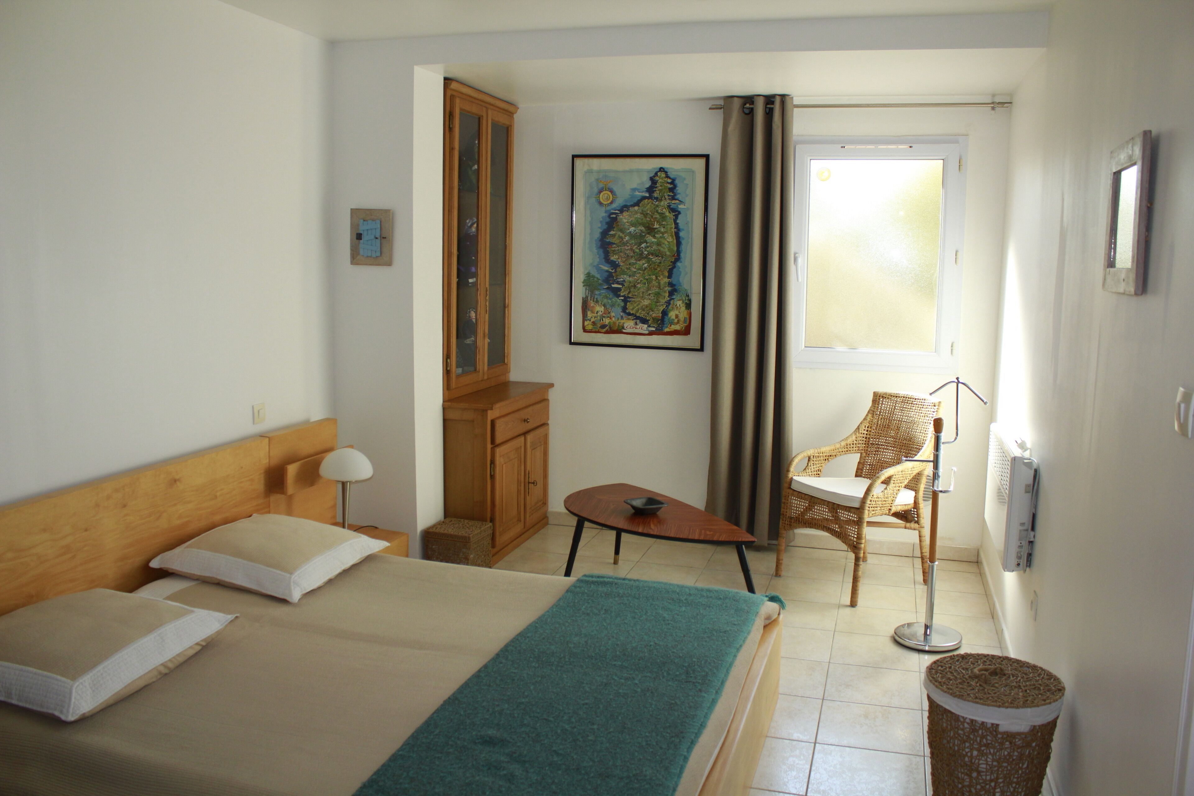 2 chambres, fer et planche à repasser