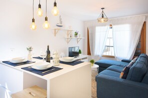 TV - Stylish Holiday Apartment "Vela" Close to the Beach with Wi-Fi & Terrace (Arrecife)