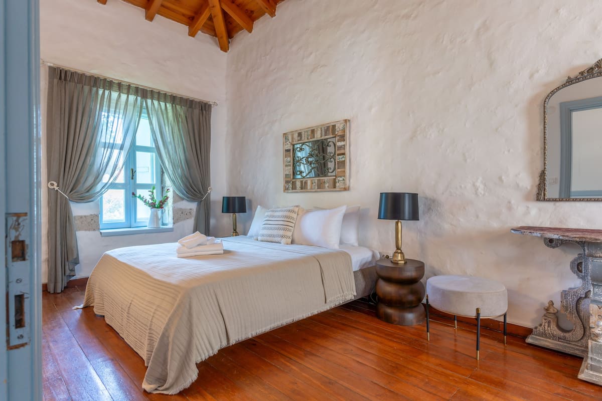 Suite | 1 bedroom, premium bedding, minibar, in-room safe