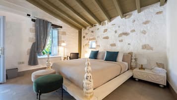Senior-Suite | Hochwertige Bettwaren, Minibar, Zimmersafe, individuell dekoriert