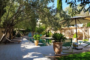 Outdoor pool, open 6:00 AM to 9:00 PM, pool umbrellas, sun loungers - Tas Otel (Cesme)