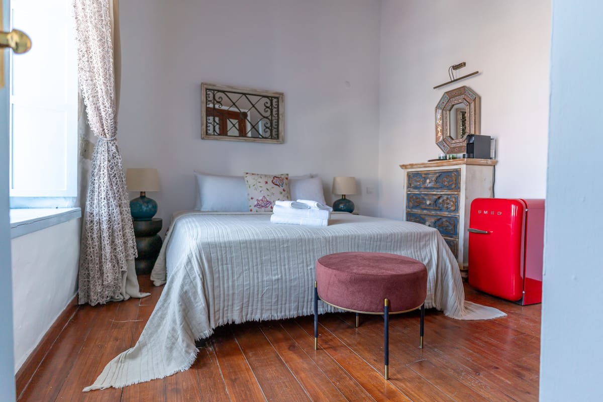 Standard Room | 1 bedroom, premium bedding, minibar, in-room safe