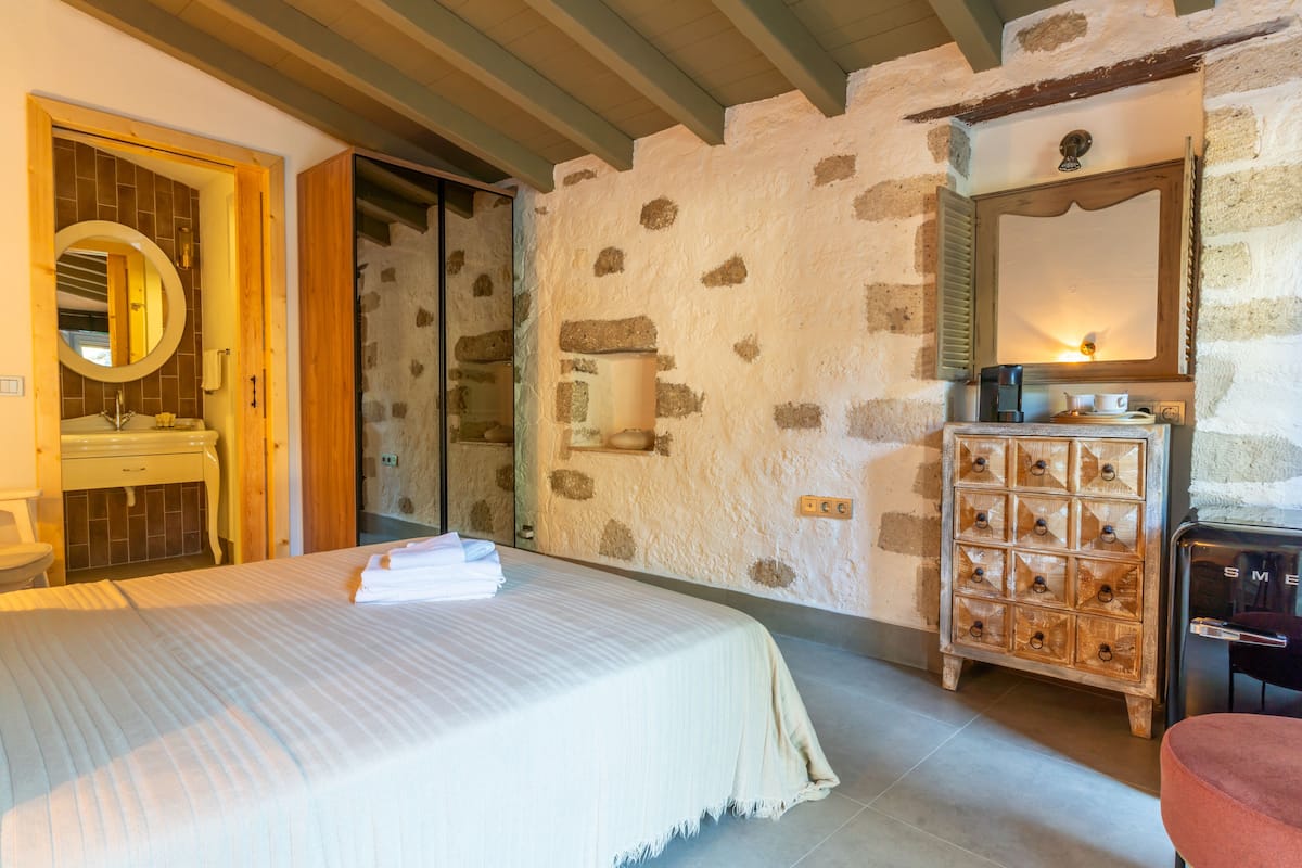 Junior Suite | 1 bedroom, premium bedding, minibar, in-room safe