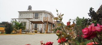 Relaxing Cottage house with La Huaca del Sol & La Luna Ruins View!