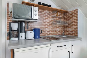 Coffee/tea maker, fridge, microwave, stovetop - Cozy Studio in Miedzyzdroje | 300 m to the Beach (Miedzyzdroje)