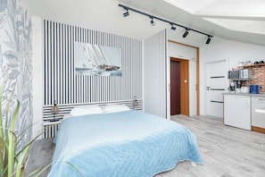 Iron/ironing board, WiFi, bed sheets